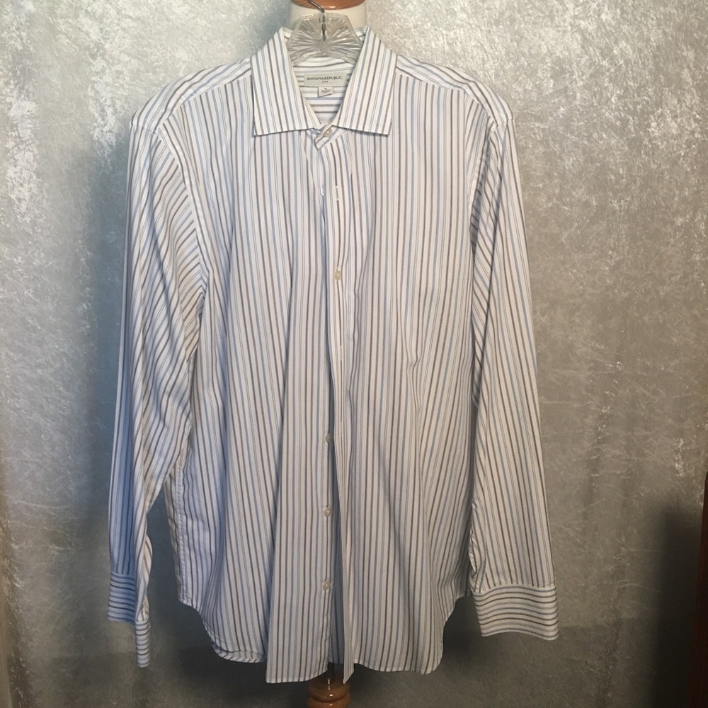Banana Republic cotton Button up shirt Blue and Red stripes Size Medium 15 1/2